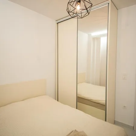 Luxury Apartment *